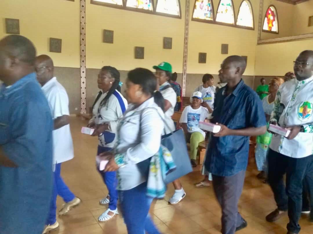Mdeuxo1's tweet photo. #M2O  à l'Eglise Catholique Christ Roi d'#Okondja 
Ce matin le Candidat du Parti Démocratique Gabonais au 1er siege du departement de la Sébé Brikolo, #MathiasOtounga a pris part à la Messe d'Action de Grace à l'Eglise Catholique Christ Roi d'okondja. #PDG2R #Gabon https://t.co/vpaIqAaIOt