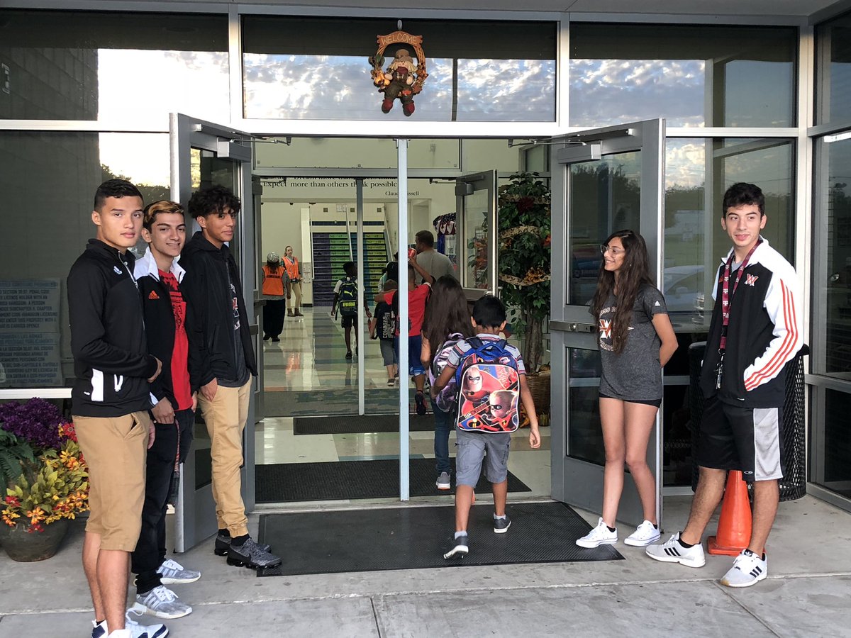 We love when our WMHS friends are here to greet us of a morning! #westsidebestside