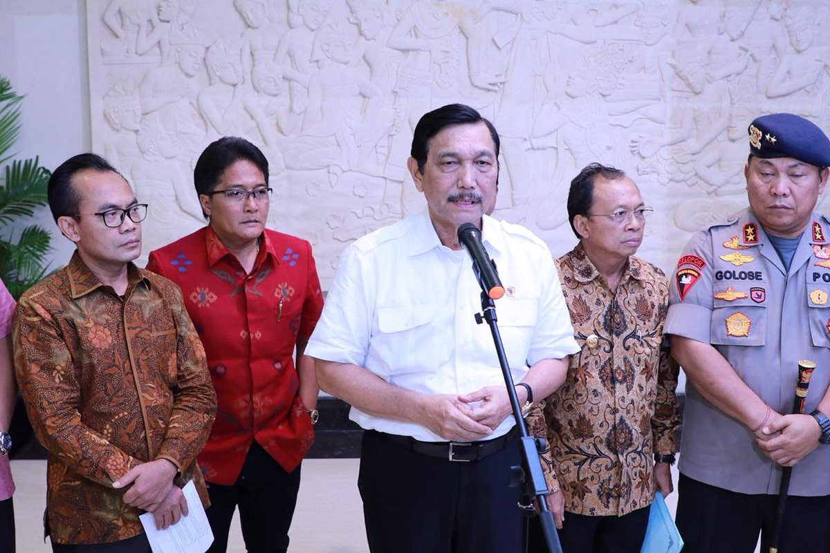 watuaye's tweet photo. 04/10/18 Gubernur Bali menghadiri rapat persiapan akhir pelaksanaan IMF-WBG Thn 2018 yg akan dilaksanakan pd tgl 8-14 Oktober 2018
Rapat dipimpin langsung oleh Menko Bidang Kemaritiman,yg dihadiri jg oleh Bup. Badung, Kapolda Bali,&amp;Pangdam IX Udayana.
#BundaLover
#KosterAce https://t.co/LVSIpL0BzX
