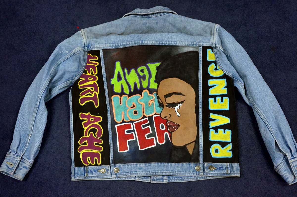 TheCollegeReads's tweet photo. We are so excited to see @TheHateUGive this month and have @angiecthomas on campus in January. Check out some of the amazing artwork #cofc22 created for their convocation projects. https://t.co/z6WpjBFH4e