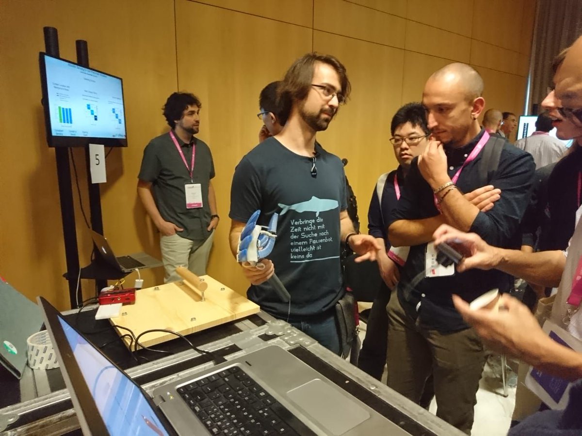 rbolab's tweet image. Gabriel Zöller & Vincent Wall from @rbolab @TUBerlin presenting their #interactivedemo on #acoustic sensing at #IROS2018 #Robot fingers that can hear! @soma_H2020