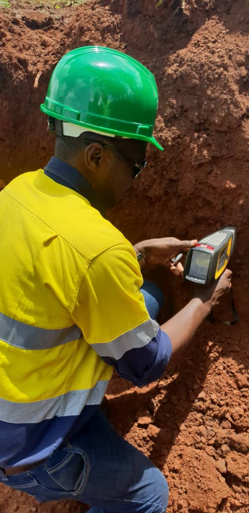 kerasplc's tweet photo. Good progress at the #Nayega bulk sample in #Togo. It's a very simple #mining process - the mineralised zones are identified visually and then confirmed with a handheld XRF scanner. #KRS #AIM #Togo https://t.co/OduY3niGI2
