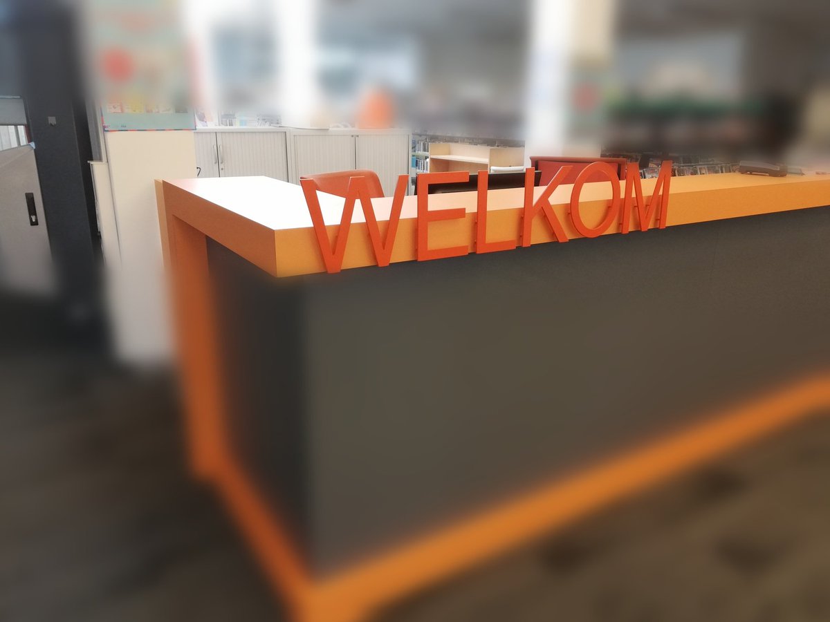 Prachtig welkom in de heringerichte vestiging van de Bibliotheek Zuid-Kennemerland. Hard gewerkt om Schalkwijk een mooie plek te geven.