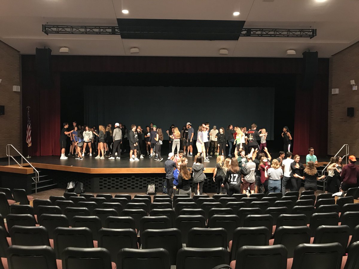 Seaholm2019's tweet image. Awesome first march practice today!! Make sure to keep bringing in cans, and if you need march help to stop by Shaba’s room 3-5 any day after school for some extra assistance⭐️