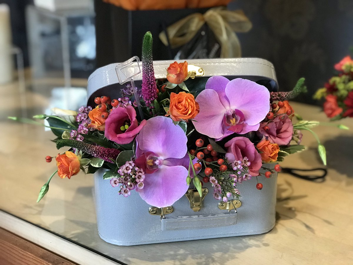 HillsFlorist's tweet photo. Mini travel case filled with orange spray roses pink phylanopsis and pink Eustoma https://t.co/aNES5tSYMF