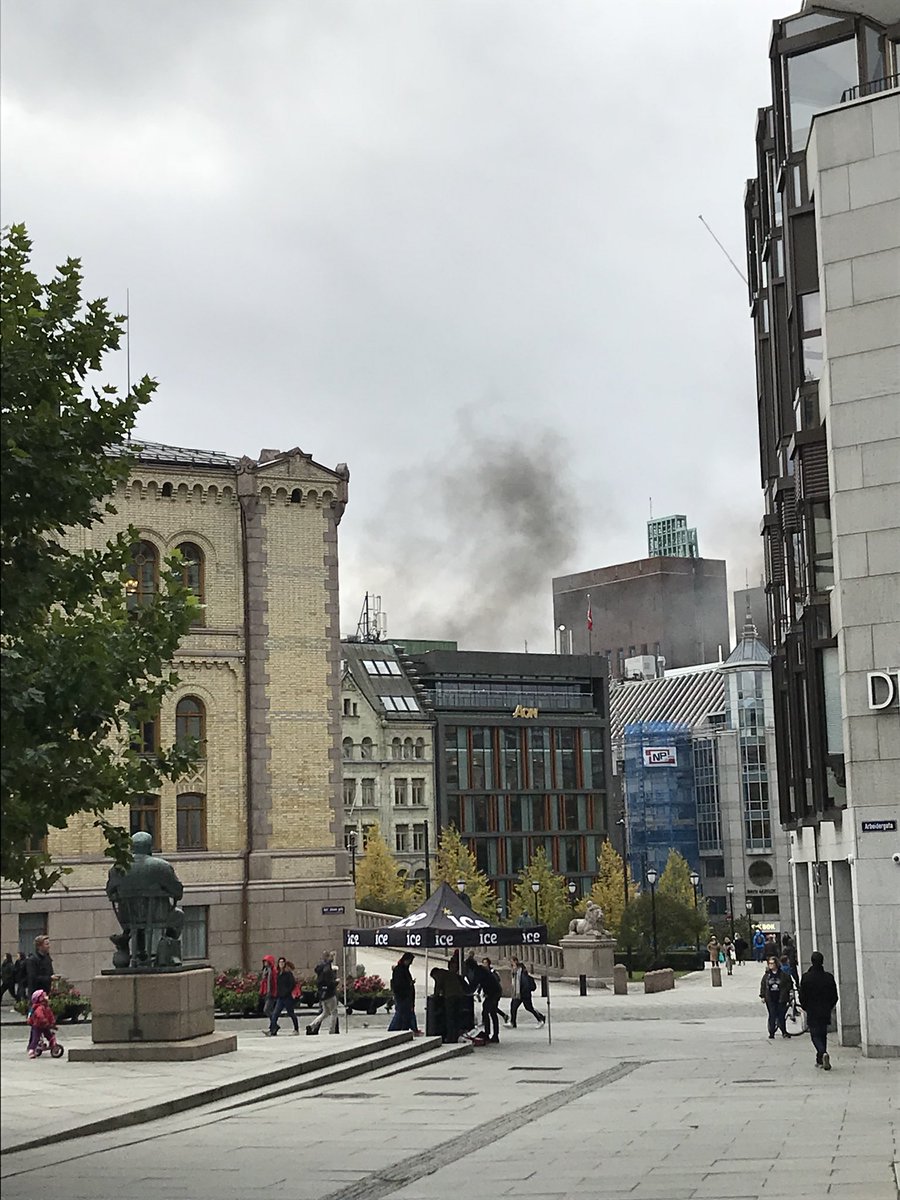 forsberg's tweet photo. Svart røyk fra Stortinget? Har KrF bestemt seg?!? https://t.co/49wJmFjOid