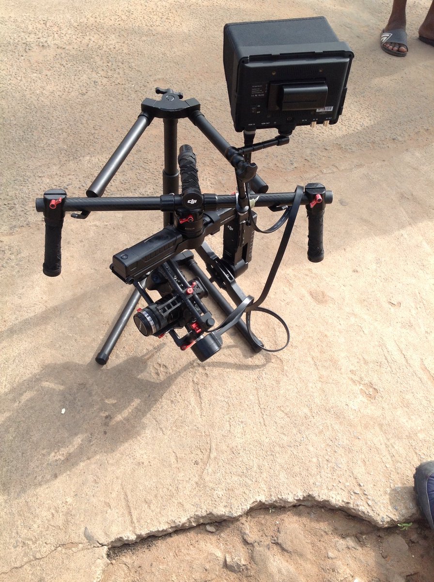 milli_arts's tweet photo. #roninmx #lumix #tournage #clipsvideo #Cotonou #douala https://t.co/TpQ8ffuSdI