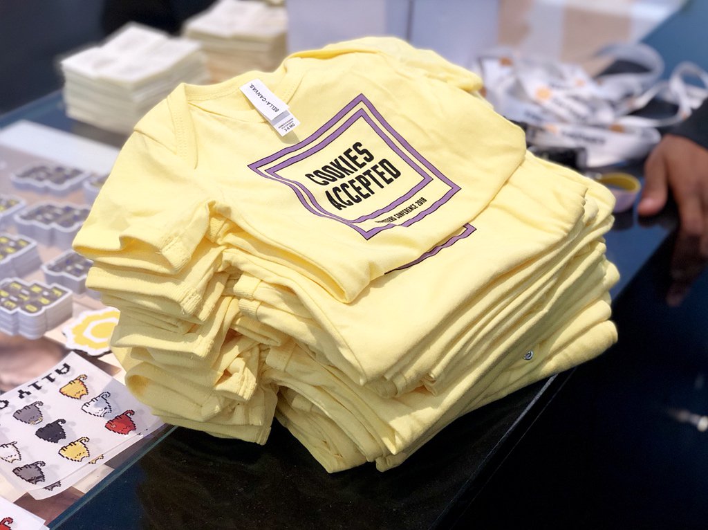 FronteersConf's tweet photo. Coffee break pre-announcement: As tradition dictates, we are proud to offer a very limited quantity of #Fronteers Conference baby onesies. Do you wear baby onesies or do you know someone who does? Come to our desk in the lobby to collect one! https://t.co/Ie4ly9BPcG