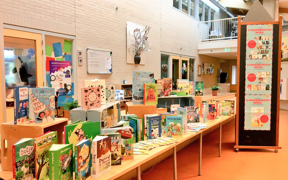 GMajellaRKBS's tweet photo. Wat een prachtige boeken! Gisteren is ook bij ons de Kinderboekenweek geopend. @KBweek #komerbij #vriendschap #KBW2018 #lezenisleuk https://t.co/kqCZvap0h7