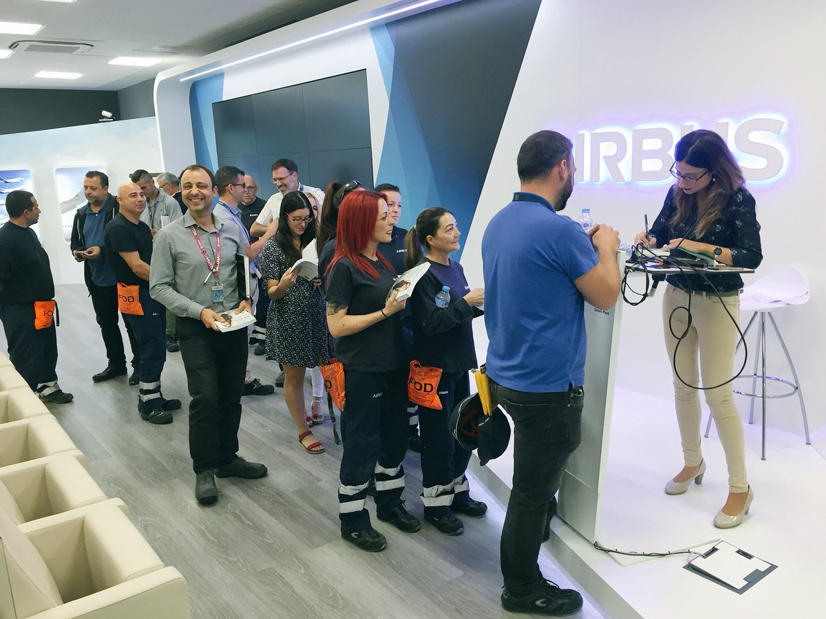 Nuzmar's tweet photo. Absolutamente sin palabras por la clase magistral que @MoniGalanBravo nos ha brindado a los voluntarios de visitas de #AirbusGetafePlant. Energía, ilusión, magia... BRAVO!  Gracias @Aurora_Bonillo y @JJLM13 por este regalo! https://t.co/9bmhCi5ck2