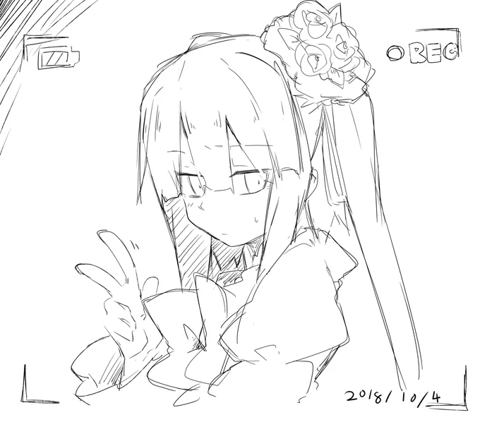 カメラを向けられてとりあえずピースする古戸さん 