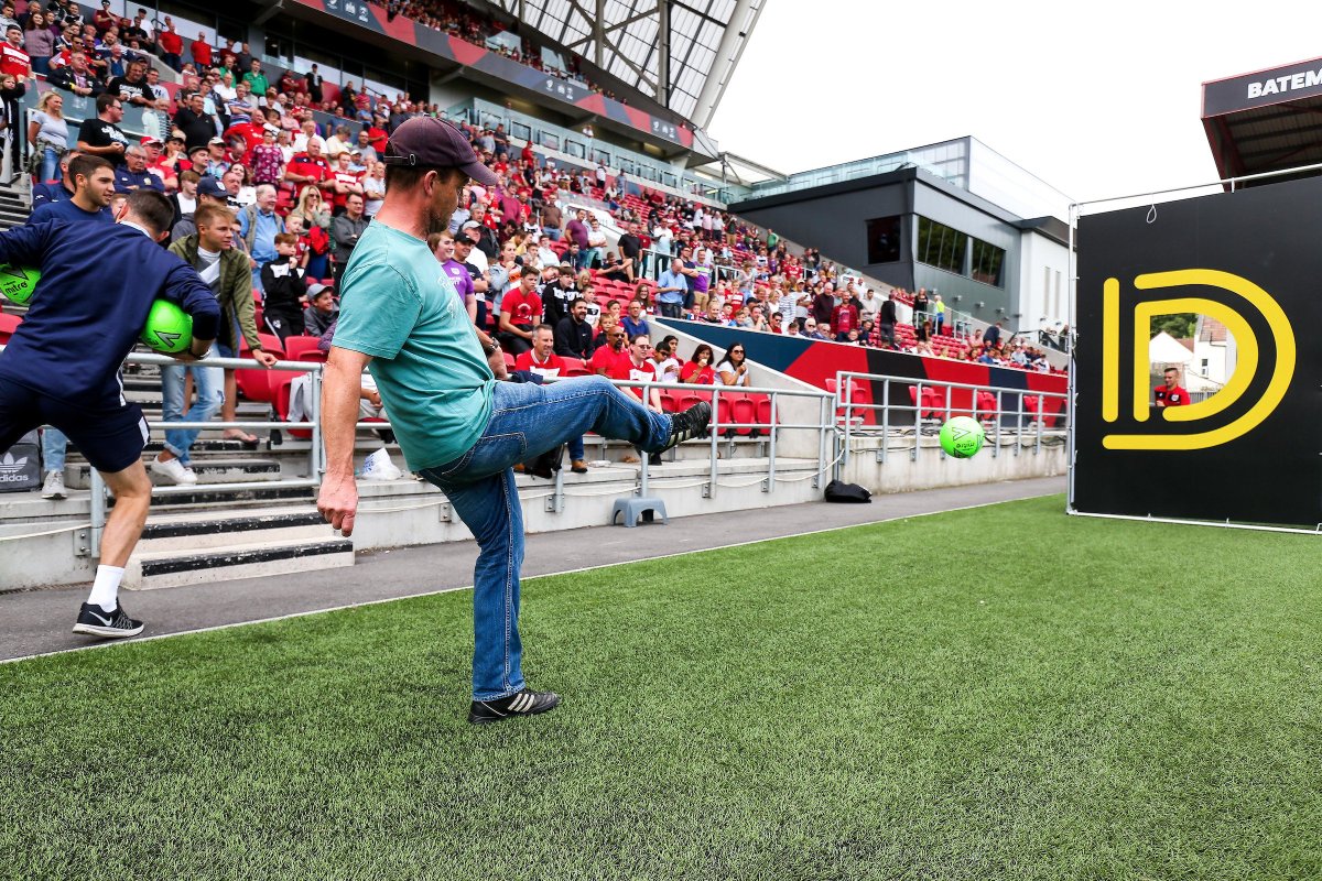 BristolCity's tweet photo. Who wants to compete in Sunday's #DunderChallenge?

RT and you could win a trip to Las Vegas... 🎉

Full details » https://t.co/H5rPPCGwaM

#BRCvSHW https://t.co/EPULfSRGAL