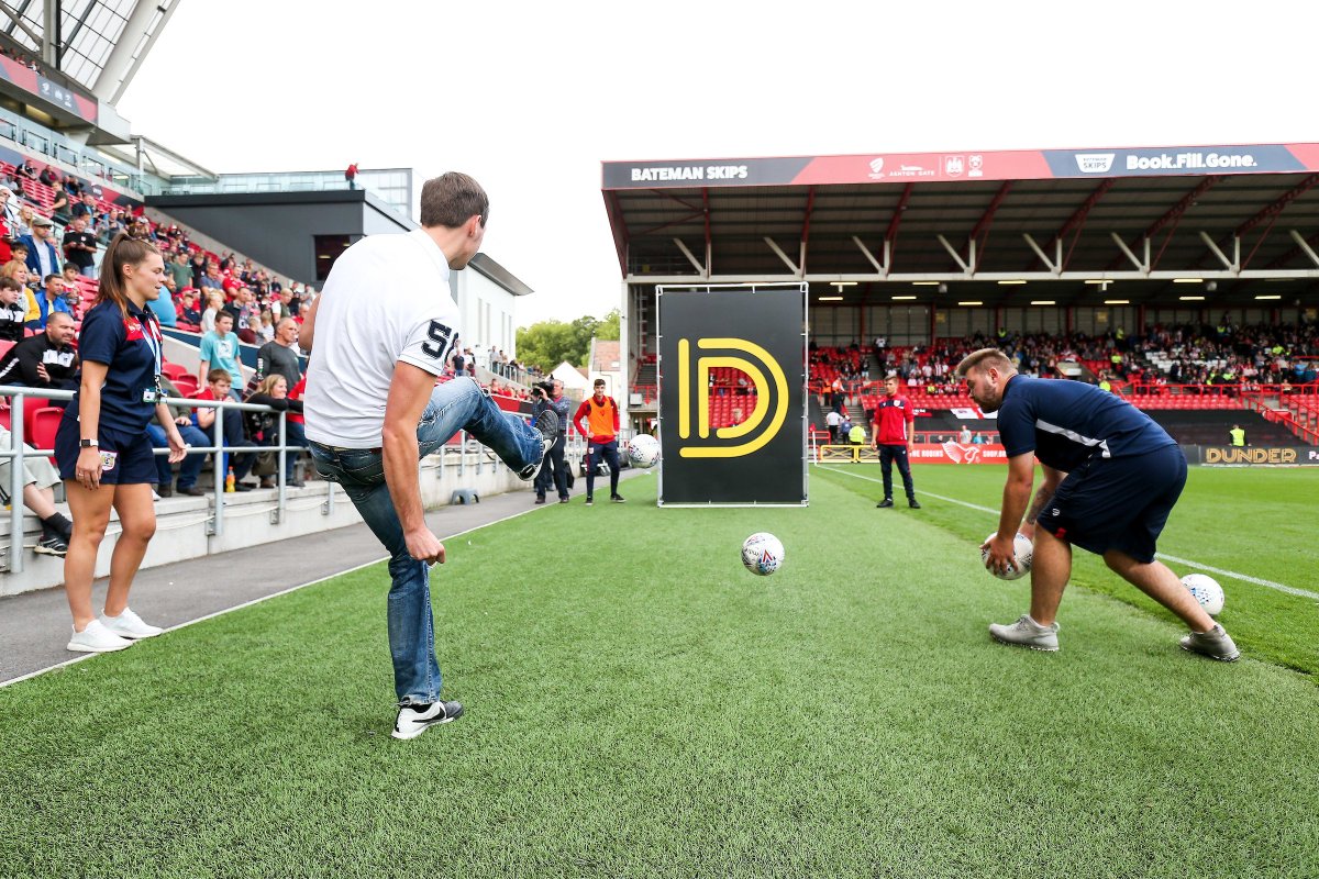 BristolCity's tweet photo. Who wants to compete in Sunday's #DunderChallenge?

RT and you could win a trip to Las Vegas... 🎉

Full details » https://t.co/H5rPPCGwaM

#BRCvSHW https://t.co/EPULfSRGAL
