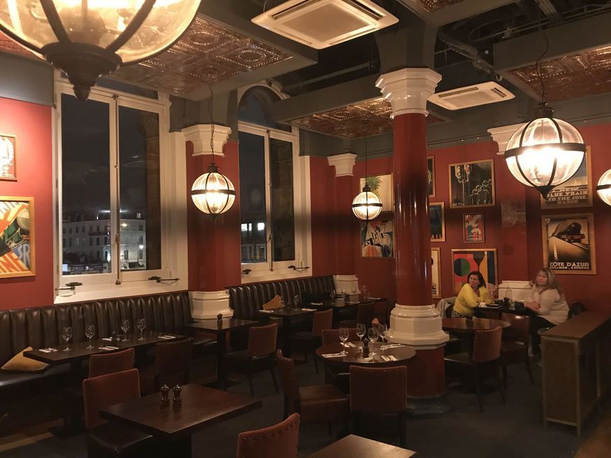 There's a new Wetherspoon's in St Pancras. It's alright, but not as cosy as the station's other pub, <a href="/TheBetjemanArms/">The Betjeman Arms</a>, which we're declaring our #PubOfTheDay bit.ly/2DROWSJ