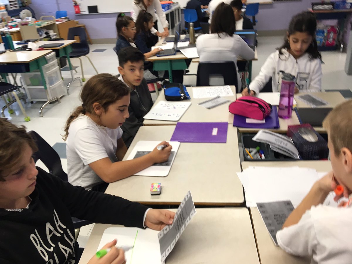MsJennsClass's tweet photo. Students practicing divisibility rules in various ways! @PET_EMSB #PETlearns https://t.co/7NqiVx7HZB