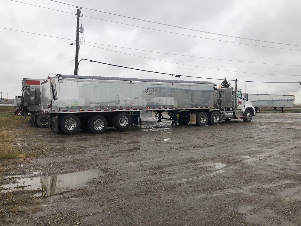 TroutRiverPE's tweet photo. .Thanks to the City of Calgary and @Maxim_Inc for their recent purchase of four #TroutRiver #ShuttleFloor #Trailers.
#Calgary is using the Shuttle Floors to haul away human waste from its waste management facility. #TrailerThursday https://t.co/MlBfegTPCy