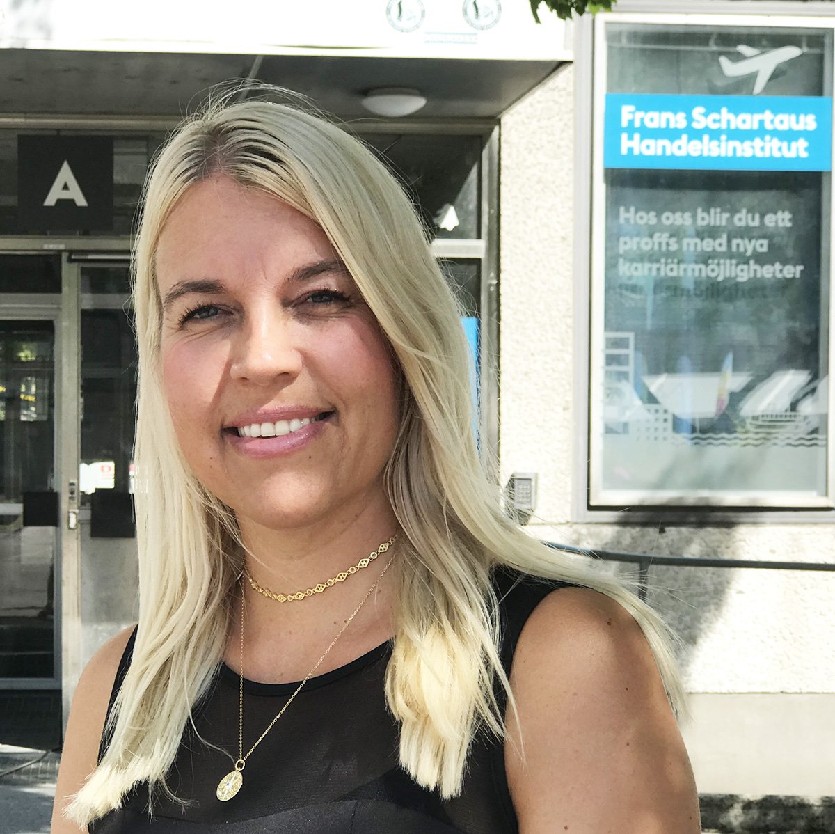 Handelsinstitut's tweet photo. Studera till Löneekonom på Frans Schartaus Handelsinstitut, en jobbsäker och attraktiv utbildning med mycket praktik. Att studera hos oss är väldigt utvecklande för dig som person. Pedagogerna är fantastiska; uppdaterade och med branschnära kunskaper. Sök senast 6/11! https://t.co/dlLvIAzH15