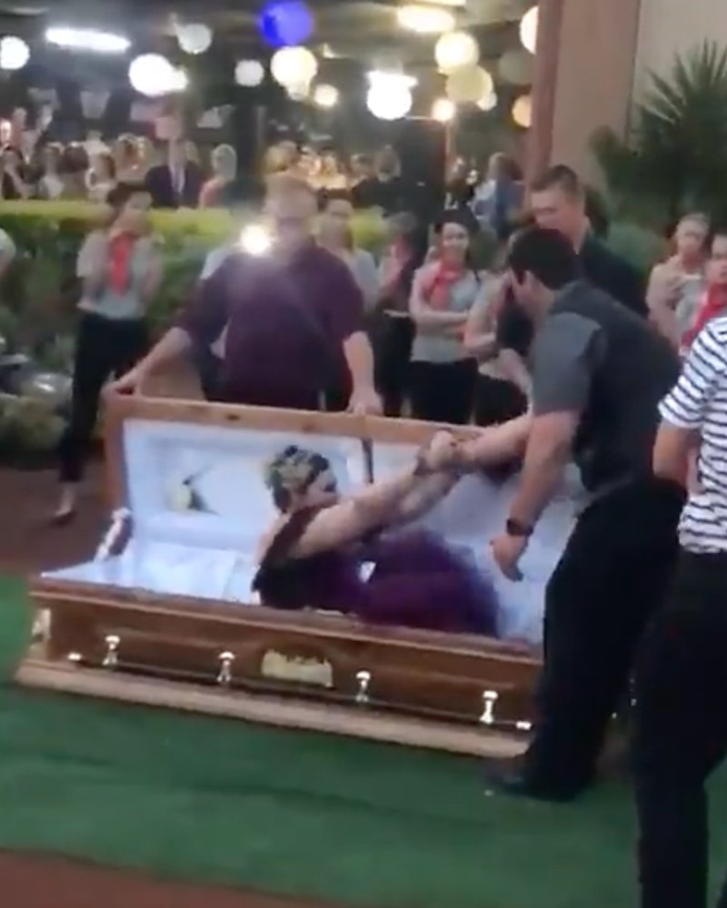 jacarandafm's tweet image. WATCH: This Limpopo pupil arrived at their matric farewell in a coffin bit.ly/2Pf762g. 

#Workzone with @BarneySimon