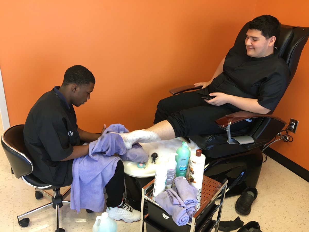 fctc_fairfield's tweet photo. It’s great to see guys getting their feet done. This was a sight to see!!! Fellas receiving and giving pedicures...I need to make an appointment!!!! FCTC Barbering stundents are #Ready4TheWorld #NontraditionalWork
#WeDoItAll https://t.co/vG5ameydeL