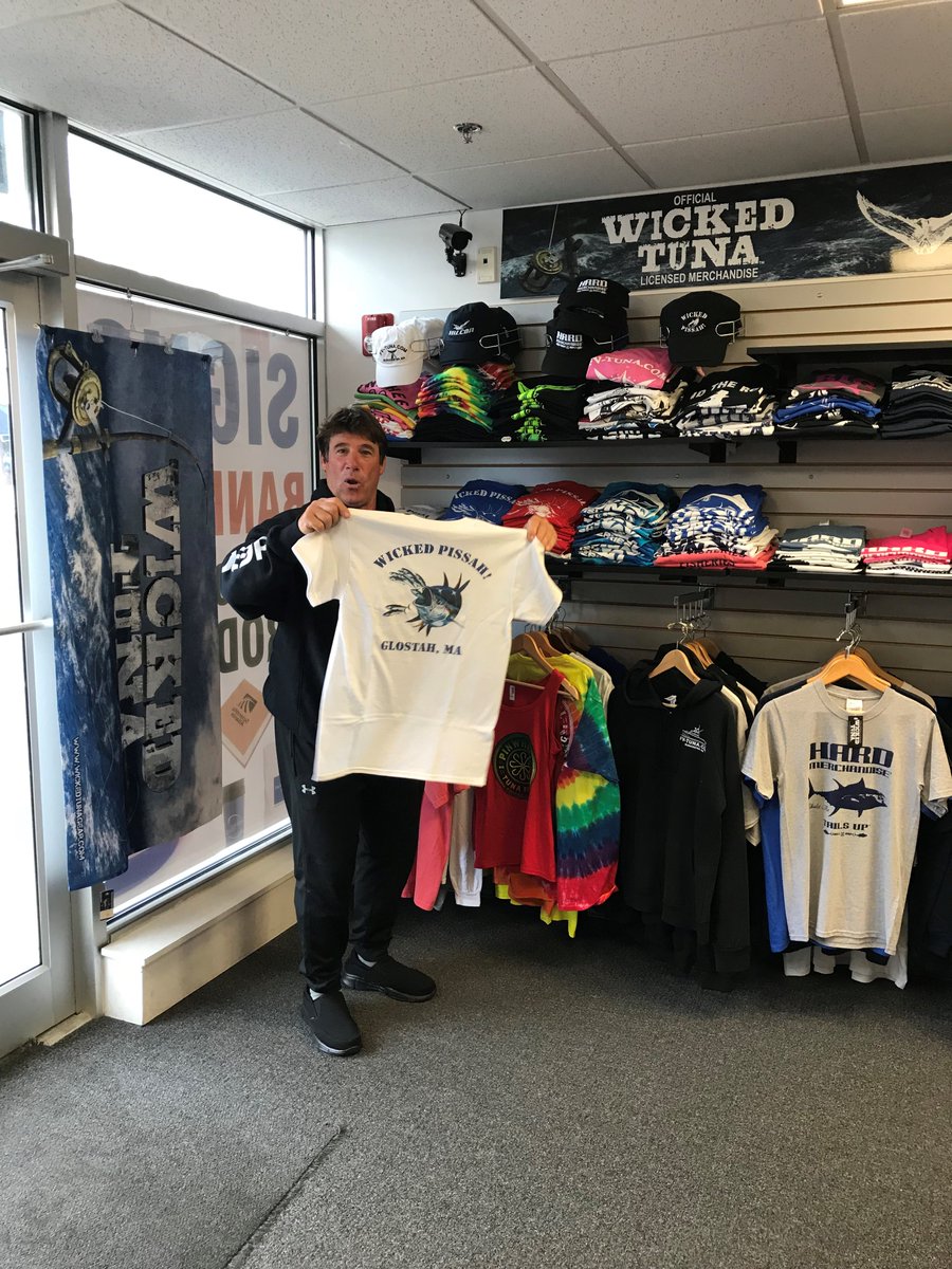 Look who stopped by to check out his gear, @PissahTunaPaul
get it here wickedtunagear.com
#wickedtuna #wickedtunagear #wickedpissah