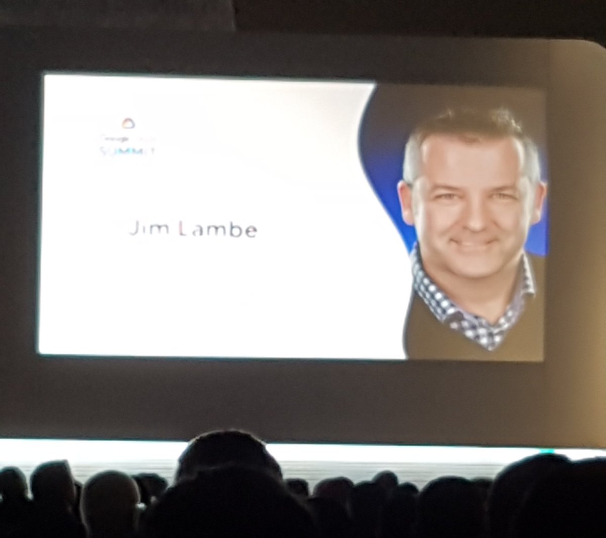 gauvin_simon's tweet photo. Jim Lambe: "Fast beats Big, unless Big acts fast." #GoogleCloudSummit https://t.co/8vET28yUwi