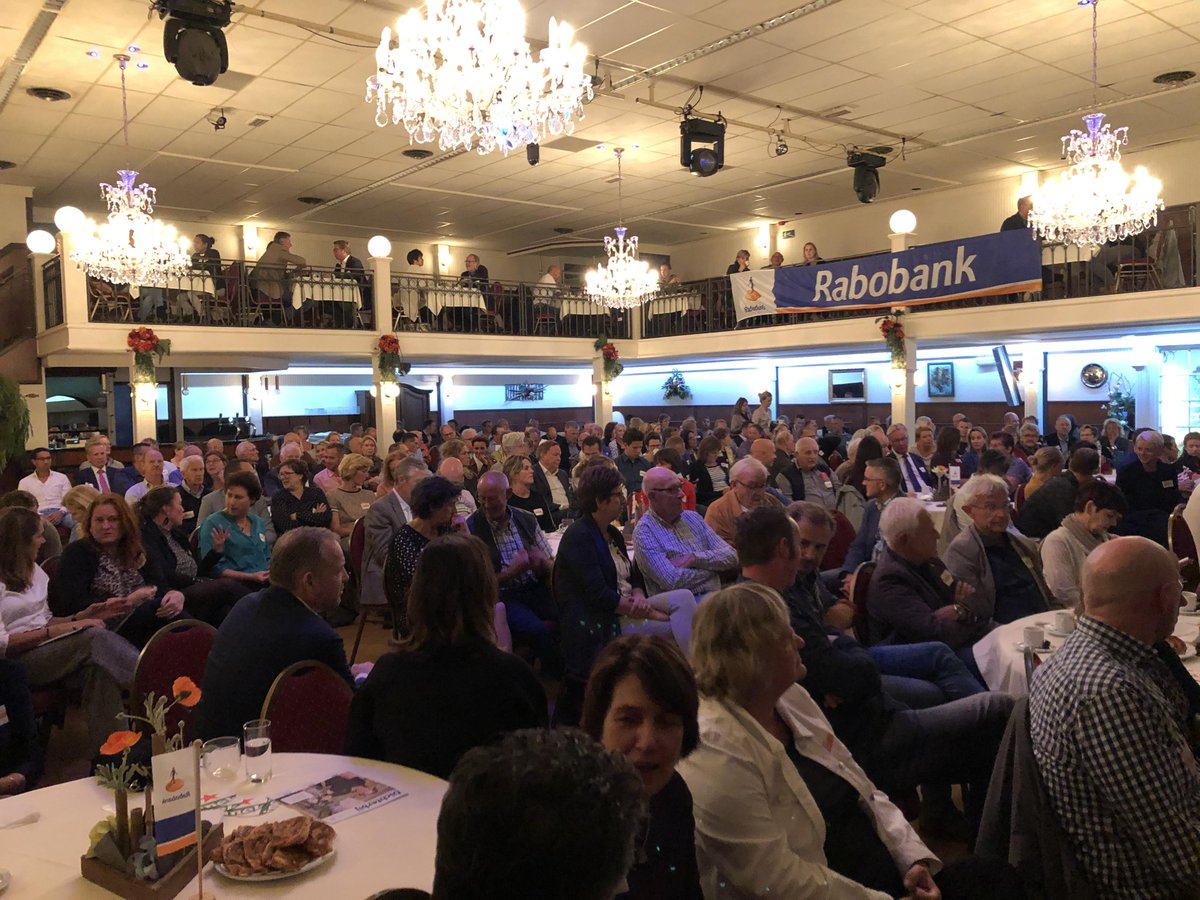 SAVELnl's tweet photo. Volle bak in Het Dak Leerdam West bij de inspirerende lezing door Annemarie van Gaal op uitnodiging van @RabobankAV en de V.O.S. https://t.co/O1X1GJjy5R