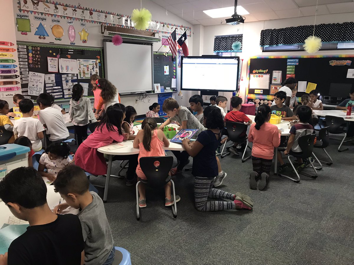 AspenEibertDCE's tweet photo. We love when our buddy class comes to visit! @lamarday14 @DCEtrailblazers #CISDCOVERSTORY #cisdkinder https://t.co/oJb3SQRcTm