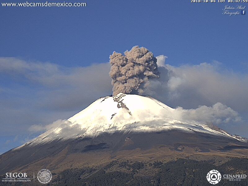 SkyAlertMx's tweet photo. Explosión del @Popocatepetl_MX en estos momentos.

Ceniza se desplaza hacia EdoMex y Morelos.

Semáforo de alerta se mantiene en amarillo fase 2. https://t.co/Ju6NOXcenq