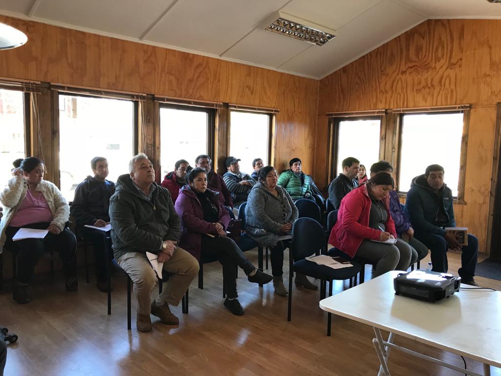 Fructíferas conversaciones sostuvieron en Guaitecas el seremi de Economía Carlos Pacheco Toledo y el director regional de Fosis Gustavo Márquez con el alcalde Cristian Alvarado y sindicatos de pescadores del litoral norte de la #RegióndeAysén #ChileLoHacemosTodos 👇✅✅✅