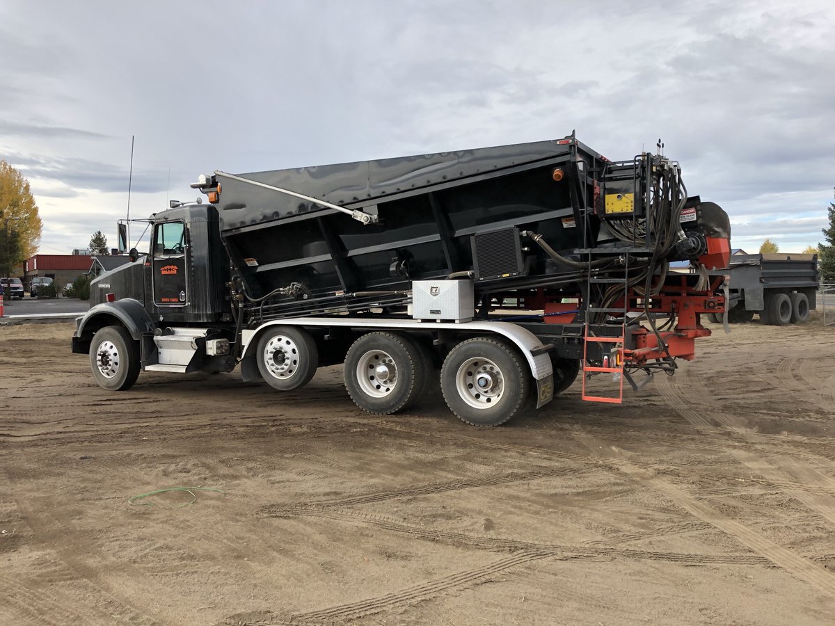 casslingers's tweet photo. Our relationship with our customers goes far beyond the sale. Out in the field today working with a member of the CAS family. 600,000 miles strong. We have an open door, come be part of the team! #slingertrucks #slingers #rockslinger #stonespreader #casfamily #wehavethebestteam https://t.co/sgRAz4zKLO