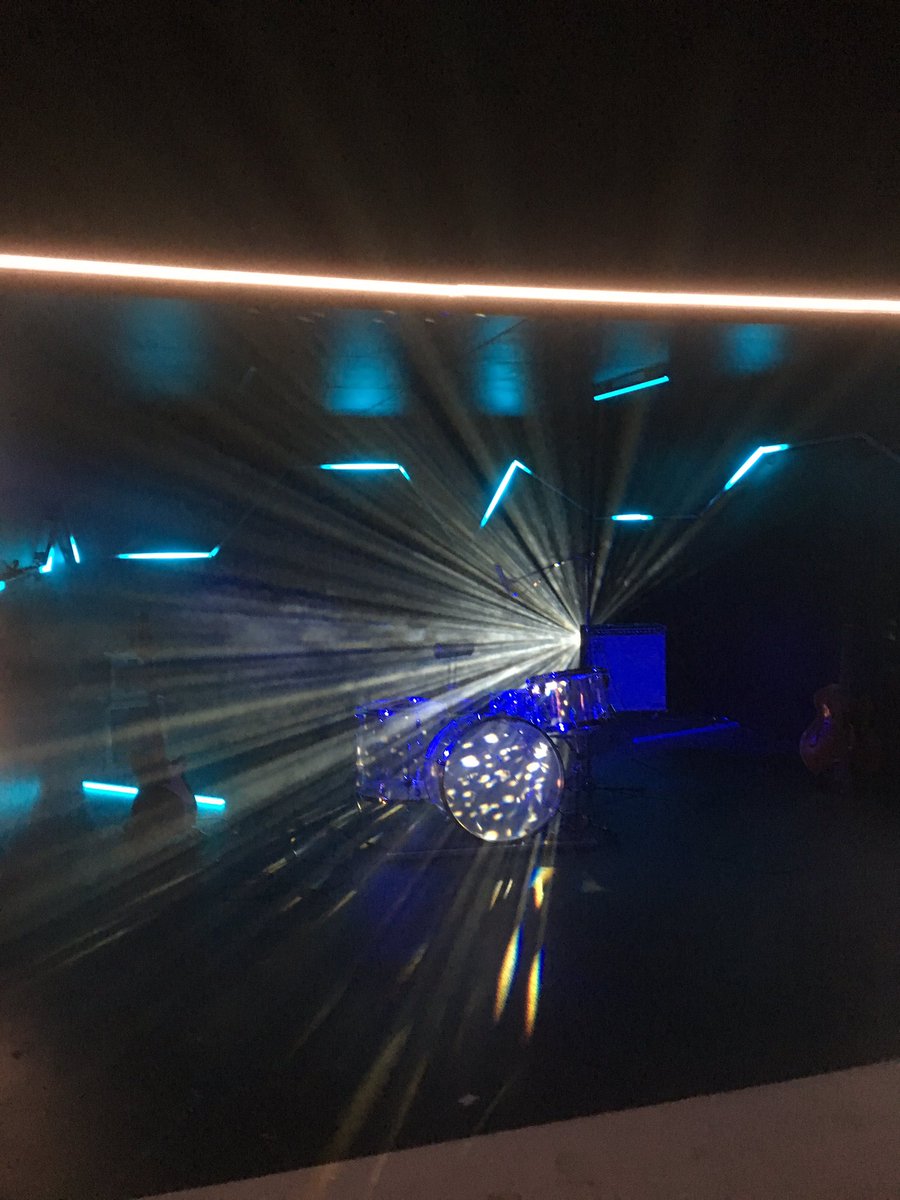 PeterBjornJohn's tweet photo. Let there be light!
Behind the scenes! #3in1 the videos! Snapshots!
#discoroom #everyothernight #peterbjornandjohn #darkerdays #john https://t.co/otLRLgy44V