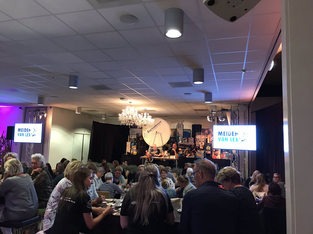 bazardekiem's tweet photo. En met de #vrouwenbingo is de bazar van start, morgen starten we met de ouderenmiddag daarna de kinderbingo en aansluitend het rad van avontuur https://t.co/X8O7aDOhj3 https://t.co/zeNYKICQks