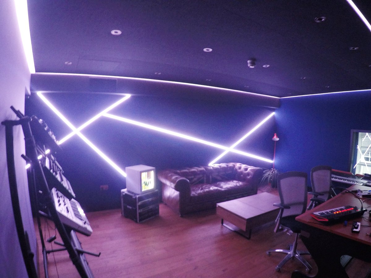 Desmondandsons's tweet photo. #acoustic #LED #fabric #featurewall on our recent project at #redbull #music #studios
#musicstudio #recordingstudio #postproduction #controlroom #voiceover #booth #livearea #homecinema #inspiration #cinemaroom #luxury #interiordesign #interiors #liveinstall #hometechgallery https://t.co/s9En95khUf