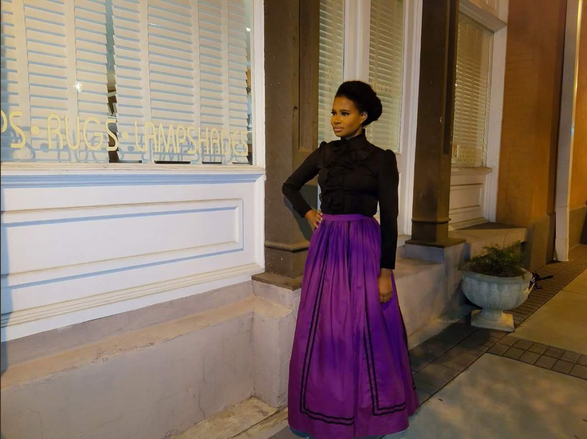 alamanecer's tweet photo. Extremely honored my web series PILOT #NoConfederate inspired by Octavia Butler's "Kindred" made the 2nd round of #MACROBlacklistLab.
Thank you Lena Waithe for sharing this opportunity!
If you have a Blacklist account check it out here: https://t.co/Q3vMXLRn8L
#StayMACRO https://t.co/LdBrkJtl23