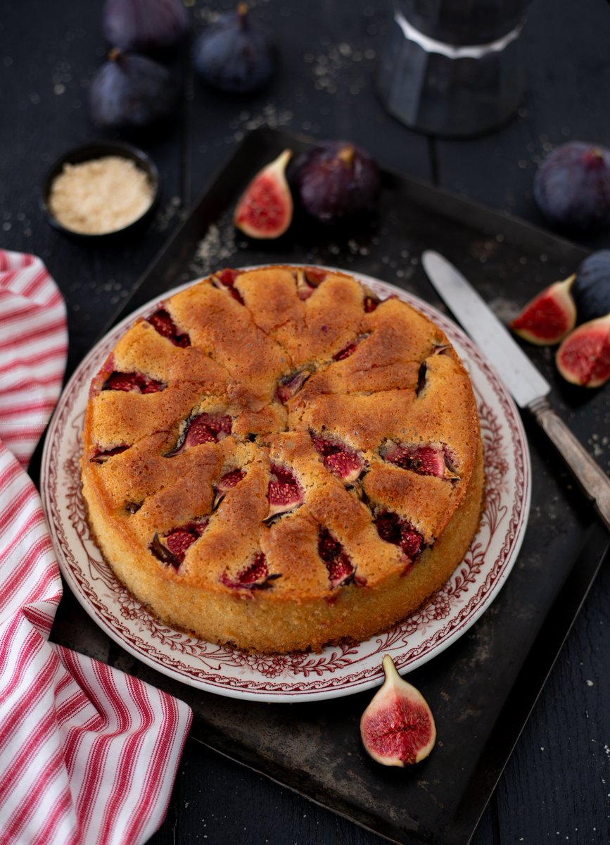 GourmandisesLou's tweet photo. Un gâteau qui marie la douceur de la figue et le moelleux de la poudre d'amande pour accueillir l'automne avec gourmandise.

https://t.co/RWQckToqo0

#recette #gateau #figue #poudredamande https://t.co/8CJm7gsDtO