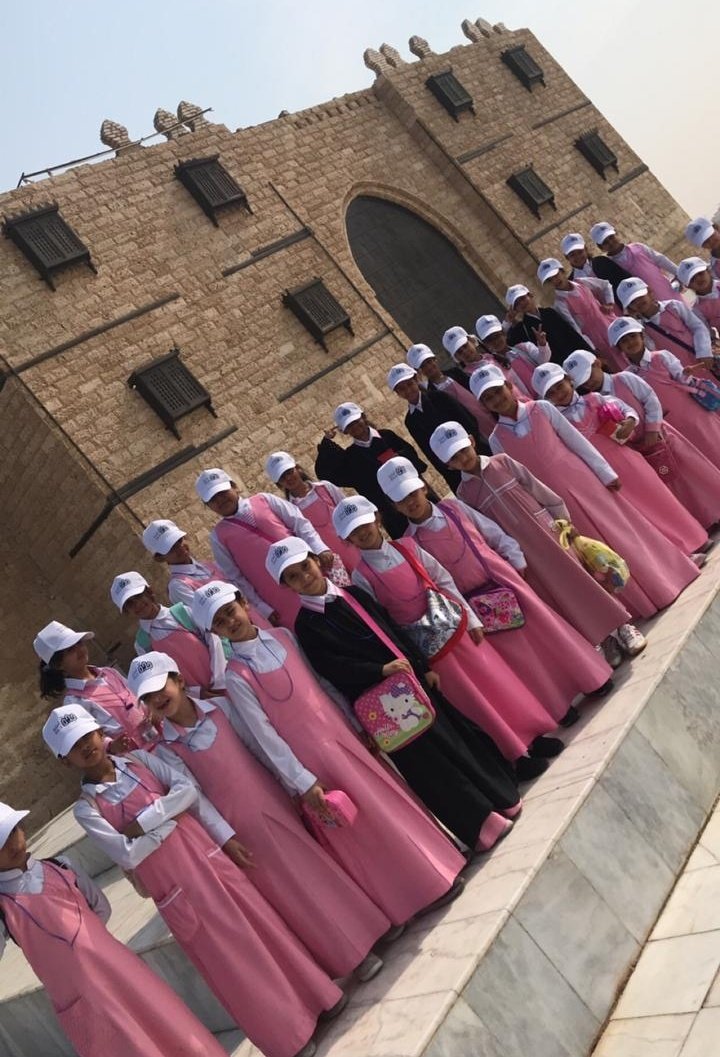AmanahHadath's tweet photo. ضمن حملة #أمانة_جدة بادرت بلدية ذهبان لمعالجة #التلوث_البصري وتعزيز المشاركات التطوعية لخدمة المجتمع 
قامت بلدية ذهبان الفرعية بـ #جدة وإبتدائية ذهبان الأولى للبنات بمشاركة ٣٠ طالبة بحملة نظافة لحديقة جوهرة العروس https://t.co/xLFdyVEMLY