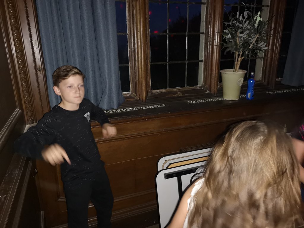 RFrancksen's tweet photo. It's disco night! https://t.co/k9pkyD4Vbz