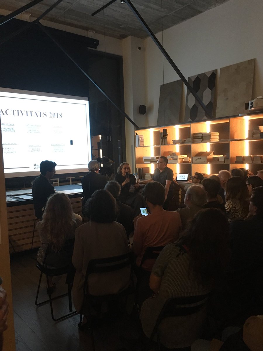 48hOpenHouseBcn's tweet image. L’Elisena Bonet presenta l’#OHB18 i explica la programació i el tema de l’any: L’arquitectura racionalista i el Gatcpac. 

#OpenPro
#TalksthatMatter