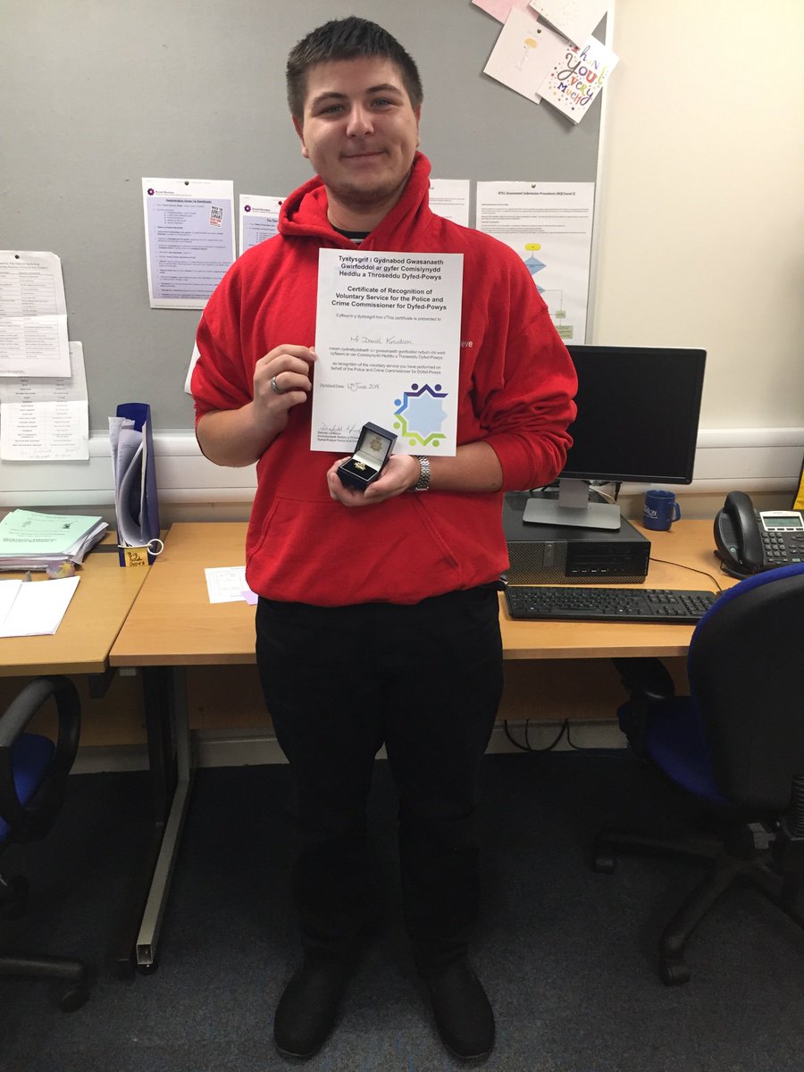 CSG_HSC's tweet photo. Llongyfarchiadau!
Congratulations to Dan Knudson on receiving a certificate of recognition for voluntary Services for the police and crime commissioner for Dyfed-Powys. We are so proud! 😊💫 https://t.co/5LLMyaXjmL