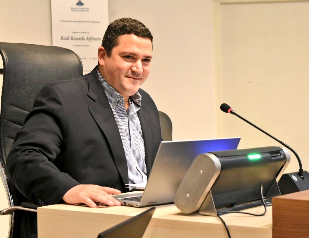 AleRossello's tweet photo. #Ahora en el Concejo Municipal, como cada jueves, debatiendo proyectos para la ciudad 💪 https://t.co/WJo3CddgXt