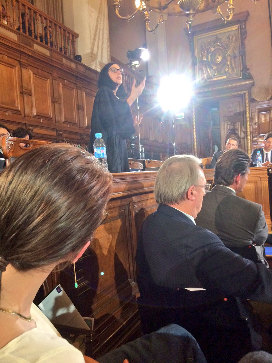 Dalloz's tweet image. &quot;L&apos;Intelligence Artificielle est l&apos;unique conducteur de la voiture autonome. Elle est civilement et pénalement responsable du carambolage&quot; - Le Ministère Public
#ProcesIA #IntelligenceArtificielle #NuitDuDroit2018