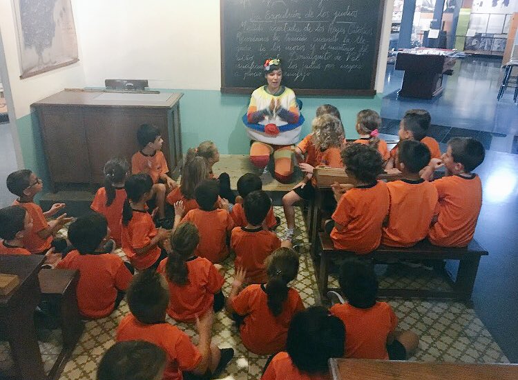 carmenfmz's tweet photo. L'escola i el que ens envolta ha canviat molt i la Polsina ens ha ajudat a descobrir-ho #PIN #PIN1 #JEPIN #JEBellvitge #PINBellvitge #descobrintlanostraescola #mhistoriacat @JesuitesEdu @mhistoriacat https://t.co/ohf4nK4JuL