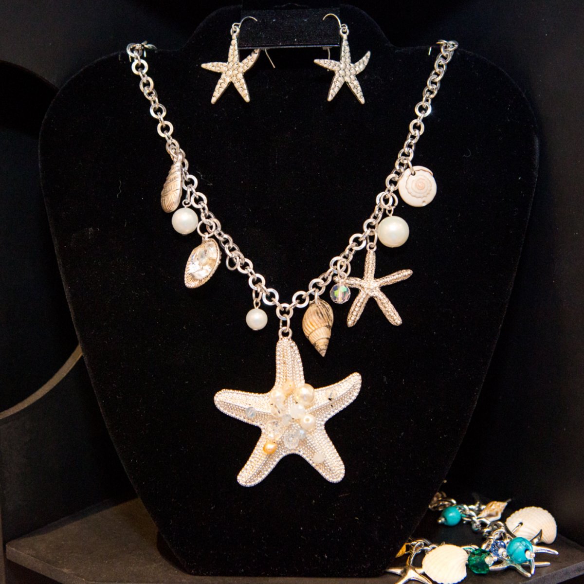 barefootbums's tweet photo. When you wear a necklace like this, anytime is island time. https://t.co/iSzwG3Ioun
