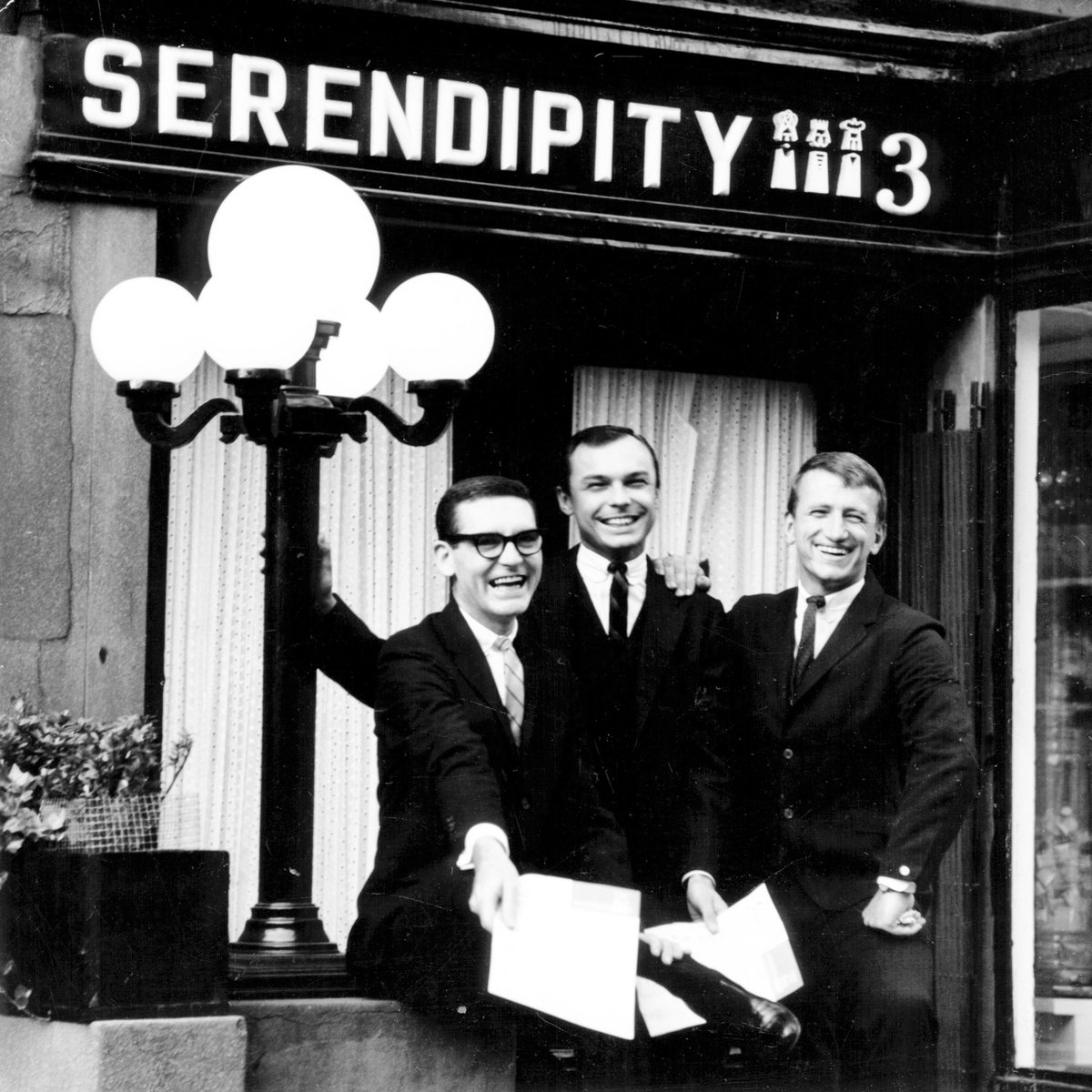 Serendipity3NYC's tweet photo. The Serendipity 3 #tbt #serendipity3 #serendipity3nyc #frrrozenhotchocolate #throwback #tb #throwbackthursday #thursday #thursdaythoughts #thursdaymood #happythursday #happyfridayeve #princes #serendipity #bwphotography #newyork #ny #newyorkcity #nyc #manhattan #ues https://t.co/rxbrmRCAlL