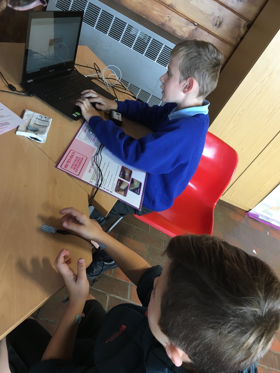 UptonHeathCE's tweet photo. Year 5 loved the Medical Mavericks 'Mini Medics' workshop @IgniteTSA #igniteSTEAM18 #elmUHPS #birchUHPS https://t.co/0W3H0PlOAn