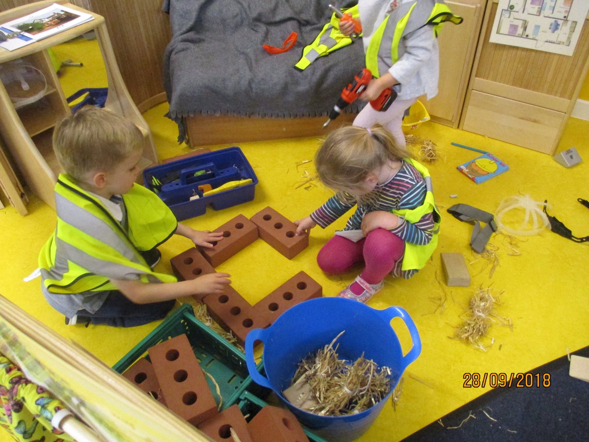AllowayEYC's tweet photo. The Three Little Pigs moved into the playroom. We have enjoyed hearing the story, retelling it using story stones, writing and drawing the story and building their houses in the role play corner! #linkingourlearning https://t.co/IFRxO8NfKS