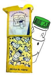 escolajoseppla's tweet photo. Demà comença el #Projecte de #Recollida d’#Oli. A primera hora del matí, #alumnes de #4t i #6è faran la recollida de #clakis a l’entrada de l’#escola #escola #JPla #JosepPla #SAB https://t.co/fgqnh4a5xO
