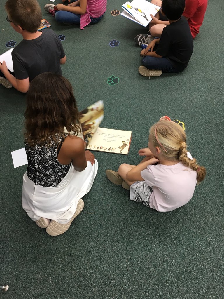 MisizCooper's tweet photo. Reading buddies with our 5th grade friends!  @HollowHillsEL1 https://t.co/XscqmN3Wle