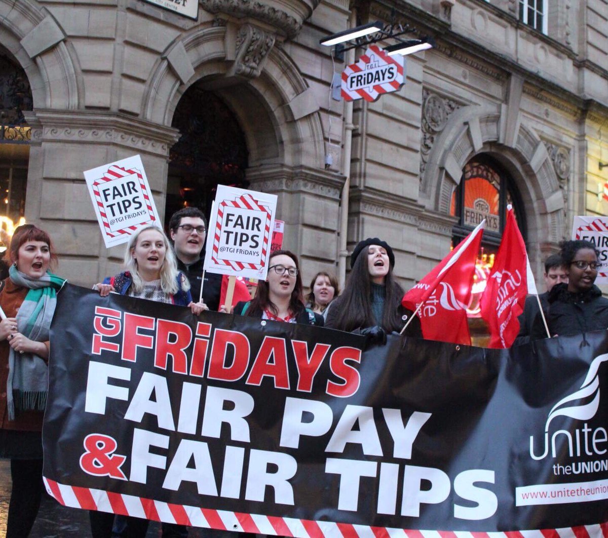 Amazing show of solidarity with striking fast food workers in Glasgow today✊

What do want? Tenner an hour. When do we want it? NOW! 

And fair tips, and an end to precious work/bogus self-employment, and union recognition.

#SpoonsStrike #McStrike #AllEyesonTGIs #FastFoodGlobal