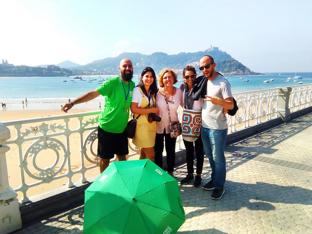 FTSanSebastian's tweet photo. ¡Únete a nuestros #freetours con guías locales de #turismo! Sabrás de primera mano lo que solo un donostiarra te puede contar. 

Busca el paraguas verde en la Pza Cervantes, junto al paseo de #LaConcha, y ¡descubre lo mejor de #SanSebastián! ¿A qué estás esperando? 

💚 #Donostia https://t.co/uZNKq2i7sJ
